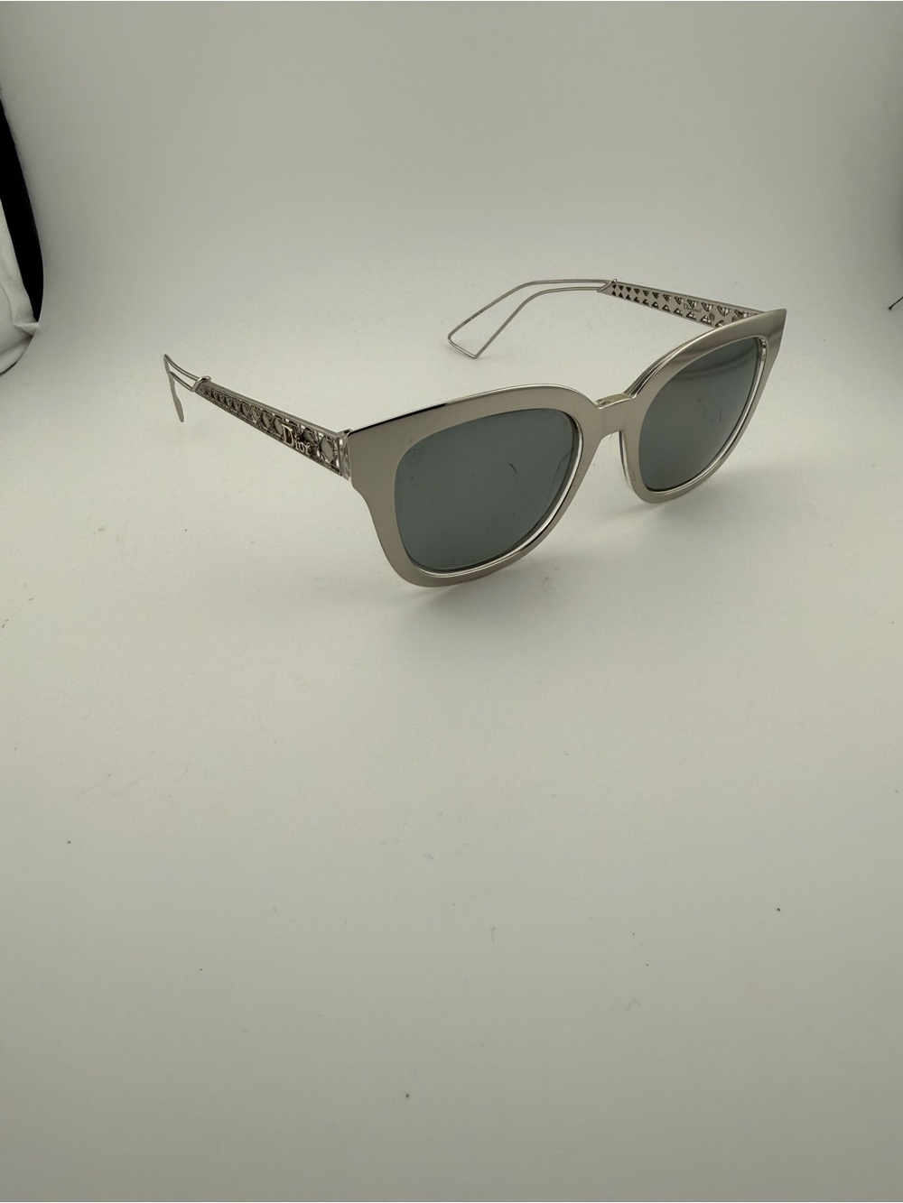 Christian Dior Diorama Silver Tone women sunglasses. Pre-owned